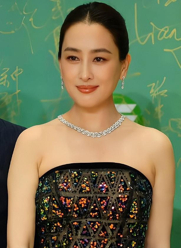 被黑人驮在肩上,和孔令辉同居11年的马苏,现如今依旧孑然一身(组图) - 2