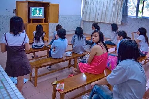 一个东莞保安,用170万张照片,拍下厂妹隐秘心事(组图) - 18