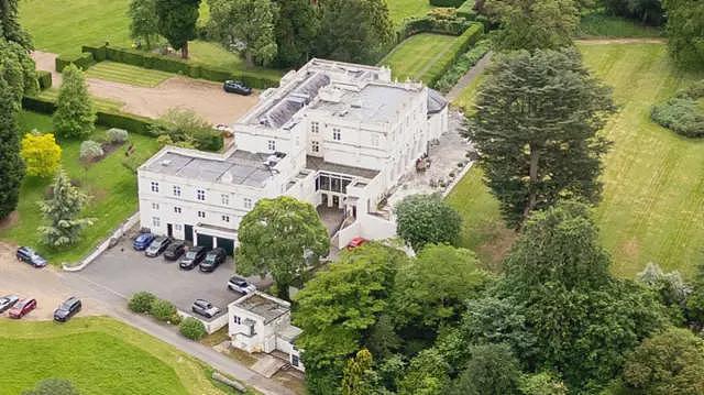 曝光租约解释了英国安德鲁王子仍能住得起温莎豪宅的原因（组图） - 1