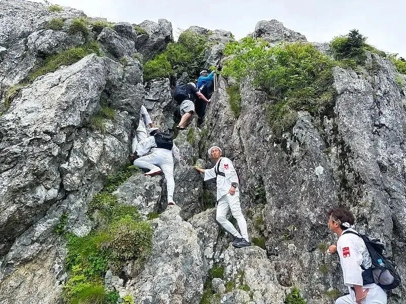 路易吉枪击前神秘失踪，原来在日本“龙场悟道”？还曾被泰国人妖挠了一顿…（组图） - 1