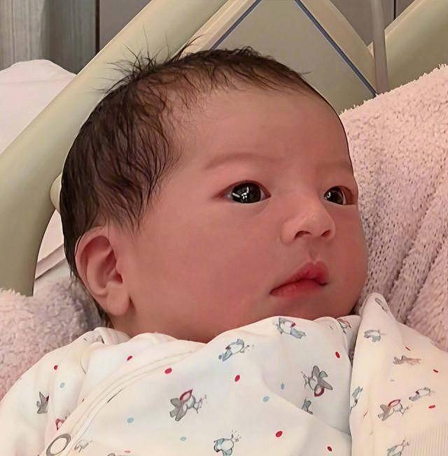 恭喜！郭富城妻子方媛三胎生女，仍未打破四大天王岳父命（组图） - 1
