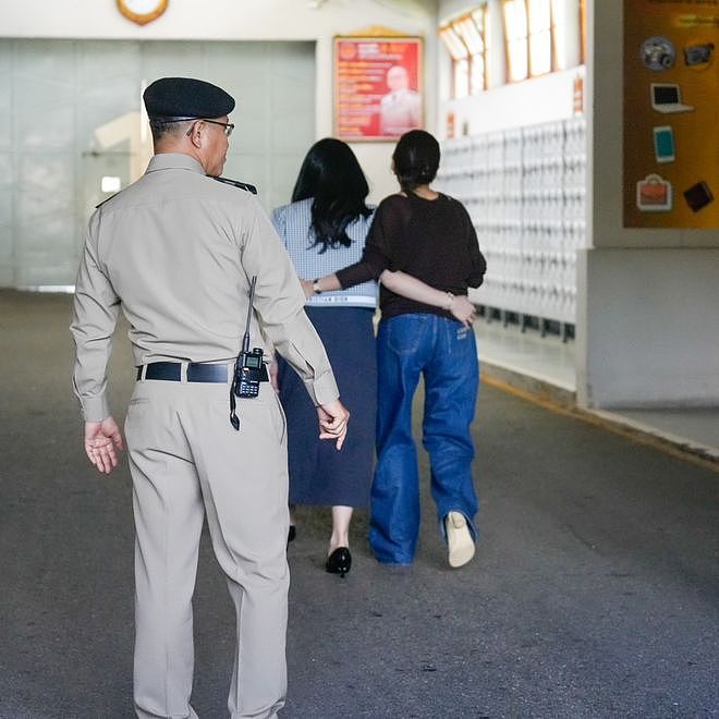 泰国美女前总理久违探监,全身大牌神采飞扬,透露父亲狱中健康(组图) - 6