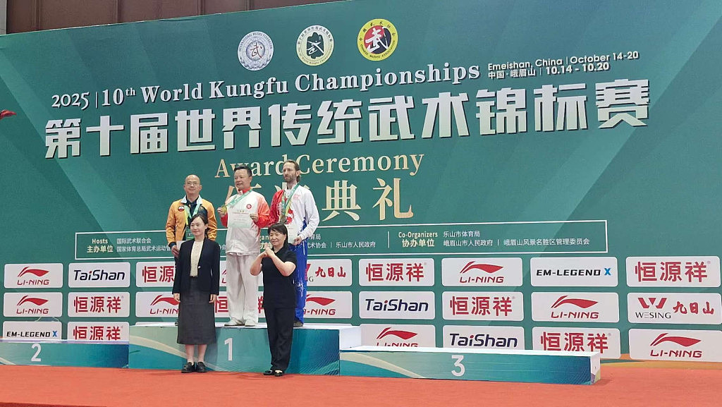 逾五千选手角逐世界武术锦标大赛,澳洲广州大学校友阮伟文荣获银牌(视频/组图) - 2