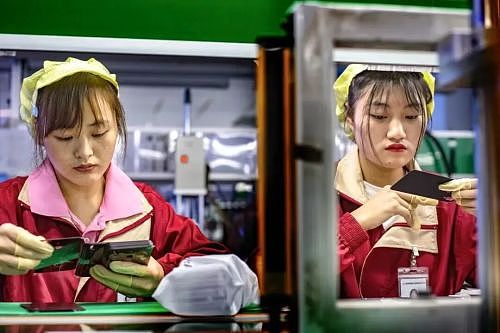 一个东莞保安,用170万张照片,拍下厂妹隐秘心事(组图) - 28