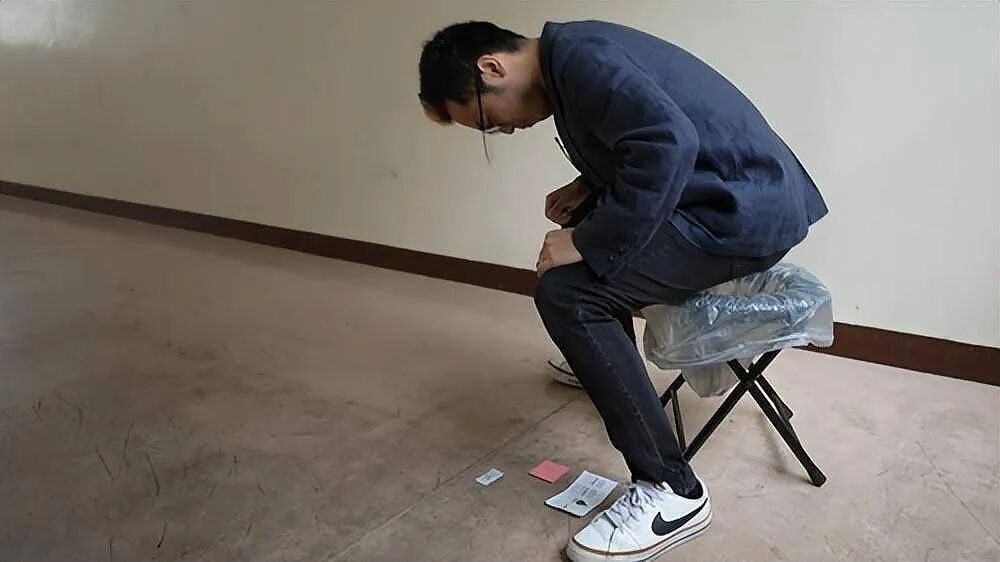 马桶直接揣兜里?日本造了个全世界最小的“口袋厕所”,号称“憋急救星”!网友:难的不是装备,是脸皮(组图) - 13