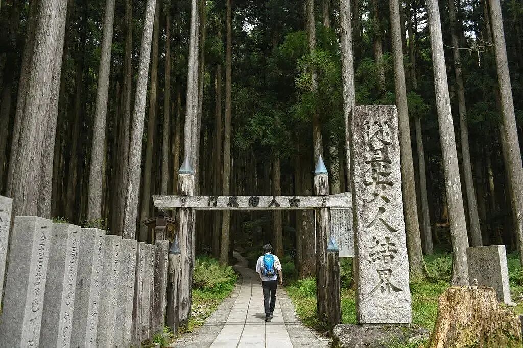 路易吉枪击前神秘失踪，原来在日本“龙场悟道”？还曾被泰国人妖挠了一顿…（组图） - 9