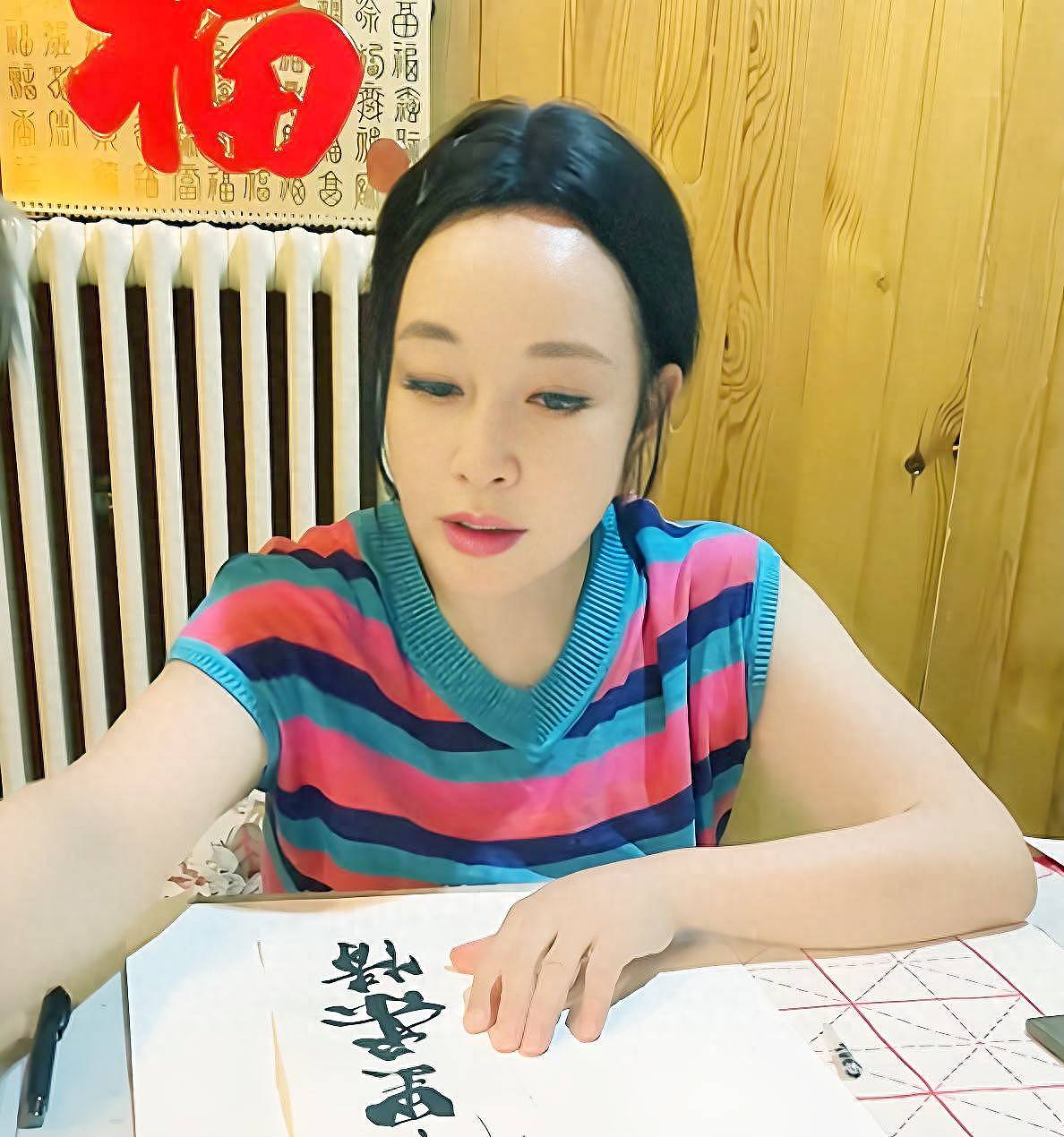 刘晓庆:秀书法作品褒贬不一,专业人士提出看法(组图) - 1