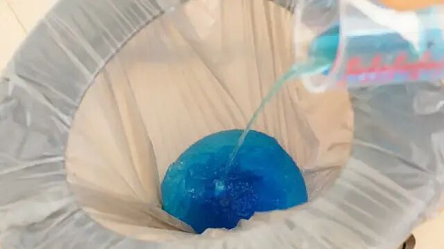 马桶直接揣兜里?日本造了个全世界最小的“口袋厕所”,号称“憋急救星”!网友:难的不是装备,是脸皮(组图) - 5
