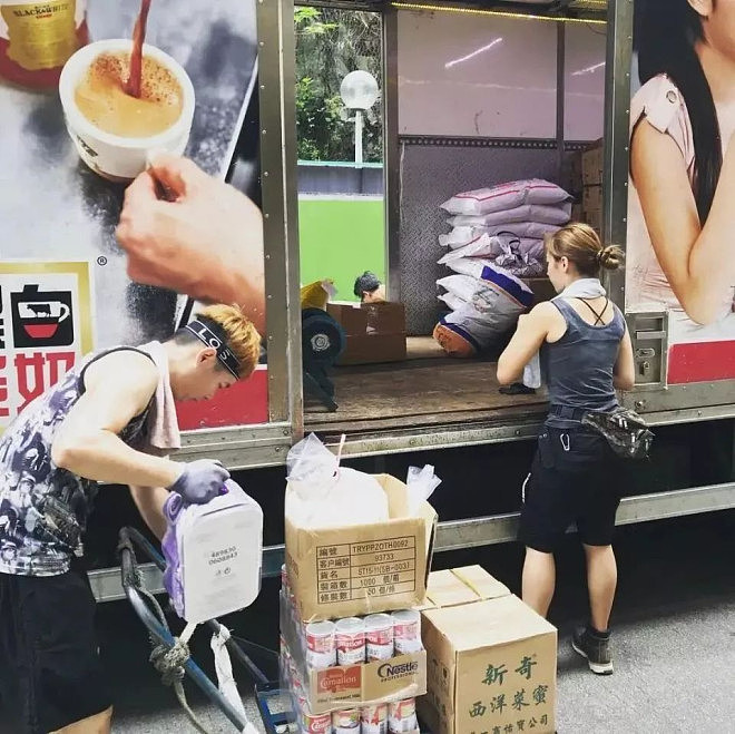 那个被富二代泡走的“最美女搬运工” 今怎样了（组图） - 13