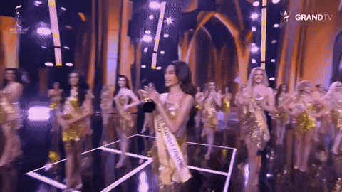 万国小姐选美秒变社死现场！小姐姐举手欢呼激动登台，10秒后，主持一句话让全场石化（组图） - 2