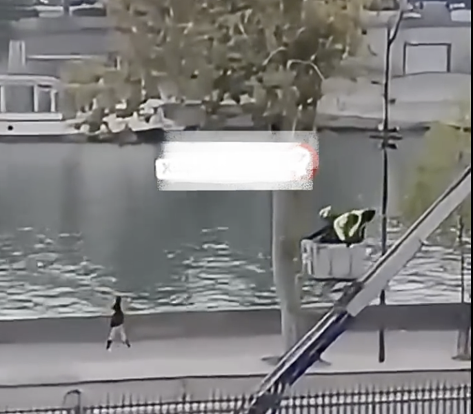 “我们看了监控录像”！卢浮宫失窃案更多细节释出，电影都不敢这么拍...（组图） - 5