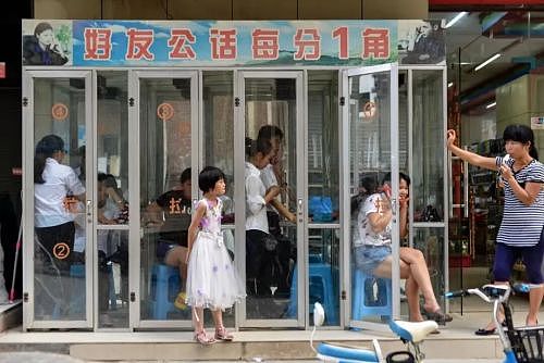一个东莞保安,用170万张照片,拍下厂妹隐秘心事(组图) - 8