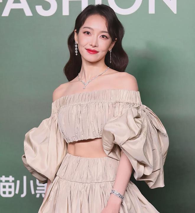 VOGUE红毯生图来了！杨幂妆容显老，周冬雨透视装翻车，金晨脸崩（组图） - 18