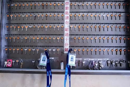 一个东莞保安,用170万张照片,拍下厂妹隐秘心事(组图) - 15