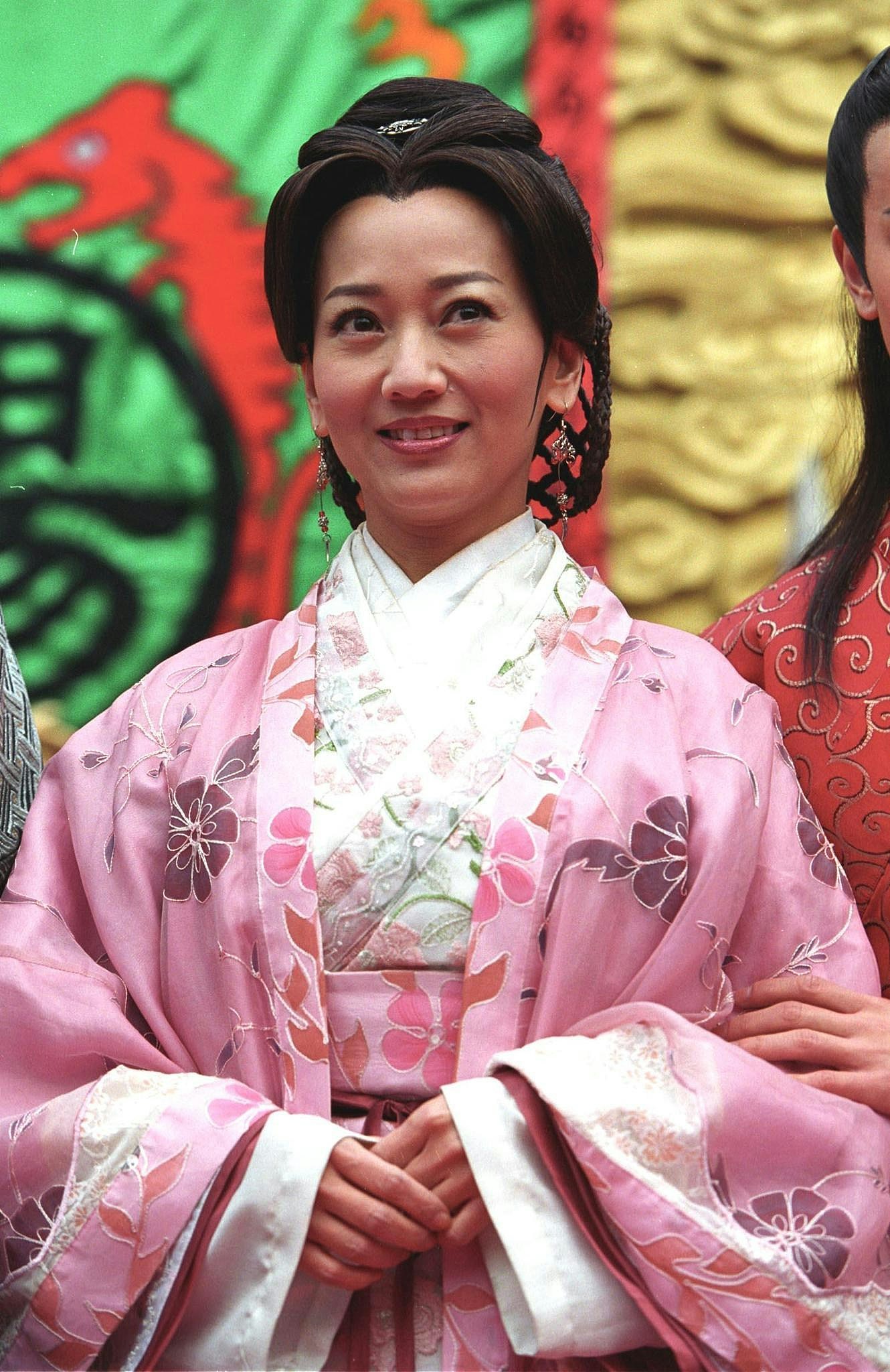 娱圈美魔女70岁大搞从艺50周年派对门票秒杀，失婚诞三子人气更高（组图） - 3