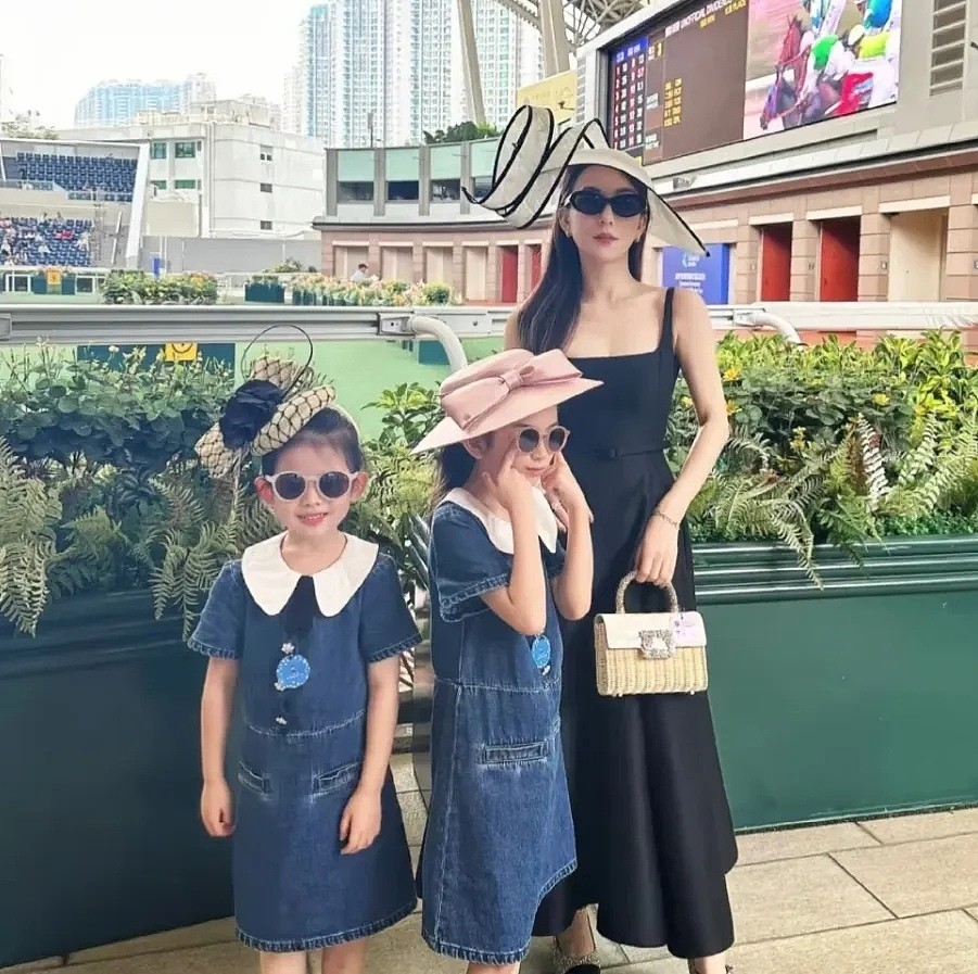 方媛回应三胎生女,狗仔拍到郭富城扁嘴,网友调侃还要继续生(组图) - 15