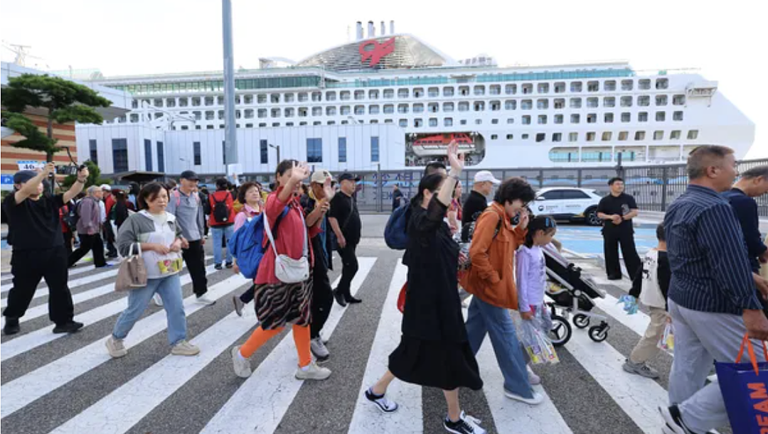 震惊！刚对中国免签就出事，多名中国游客在韩脱团潜逃被抓，澳洲惊曝20人集体逃跑（组图） - 4