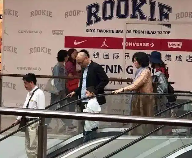 邓莎：嫁了富豪又控诉“丧偶式婚姻”，她能像黄圣依般翻红吗（组图） - 7
