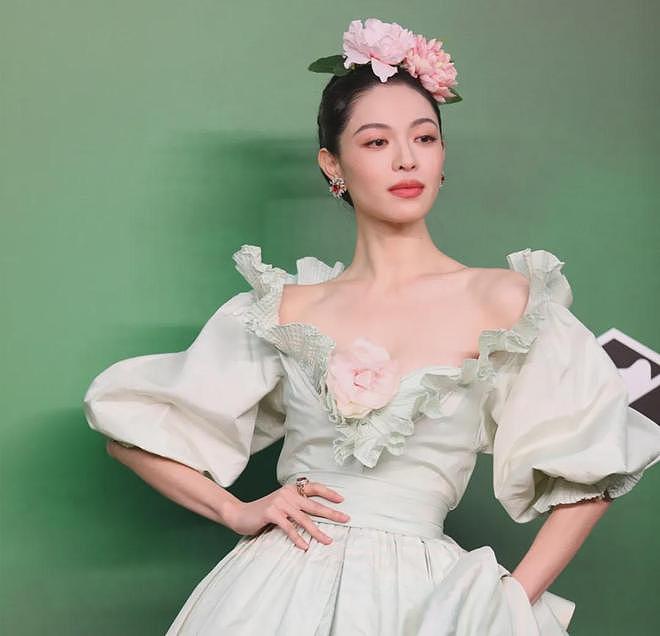 VOGUE红毯生图来了！杨幂妆容显老，周冬雨透视装翻车，金晨脸崩（组图） - 13