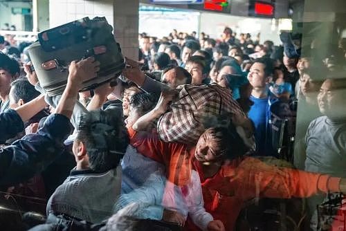 一个东莞保安,用170万张照片,拍下厂妹隐秘心事(组图) - 4