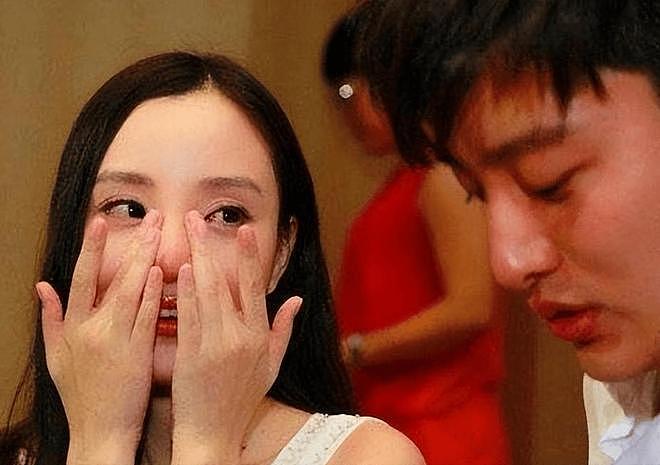 李小璐再陷复出争议:从“少女影后”到负面艺人,好牌被打烂?(组图) - 3