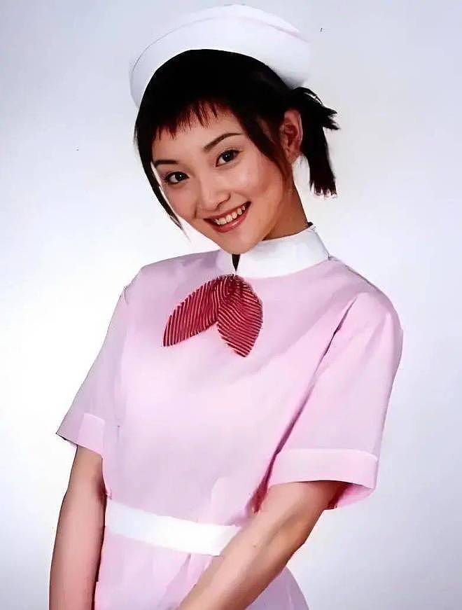 李小璐再陷复出争议:从“少女影后”到负面艺人,好牌被打烂?(组图) - 14