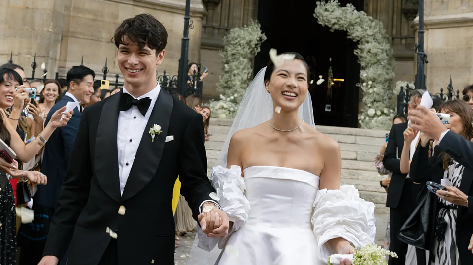 纪梵希的中法混血继承人大婚，迎娶韩国女同学，新娘的婚纱惹争议（组图） - 1