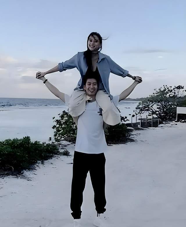 何超莲被骂到删评!窦骁沉默 5 天不护妻,昔日恩爱全部成笑话(组图) - 7