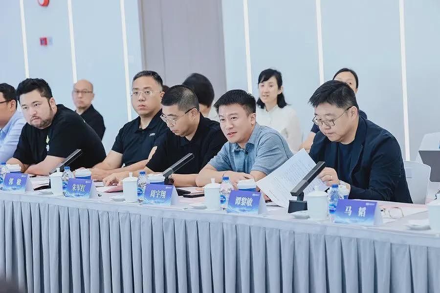 35岁“上海谢霆锋”,现身总理座谈会!身份披露:曾裸辞百万元年薪工作,潜入代工厂卧底(组图) - 3