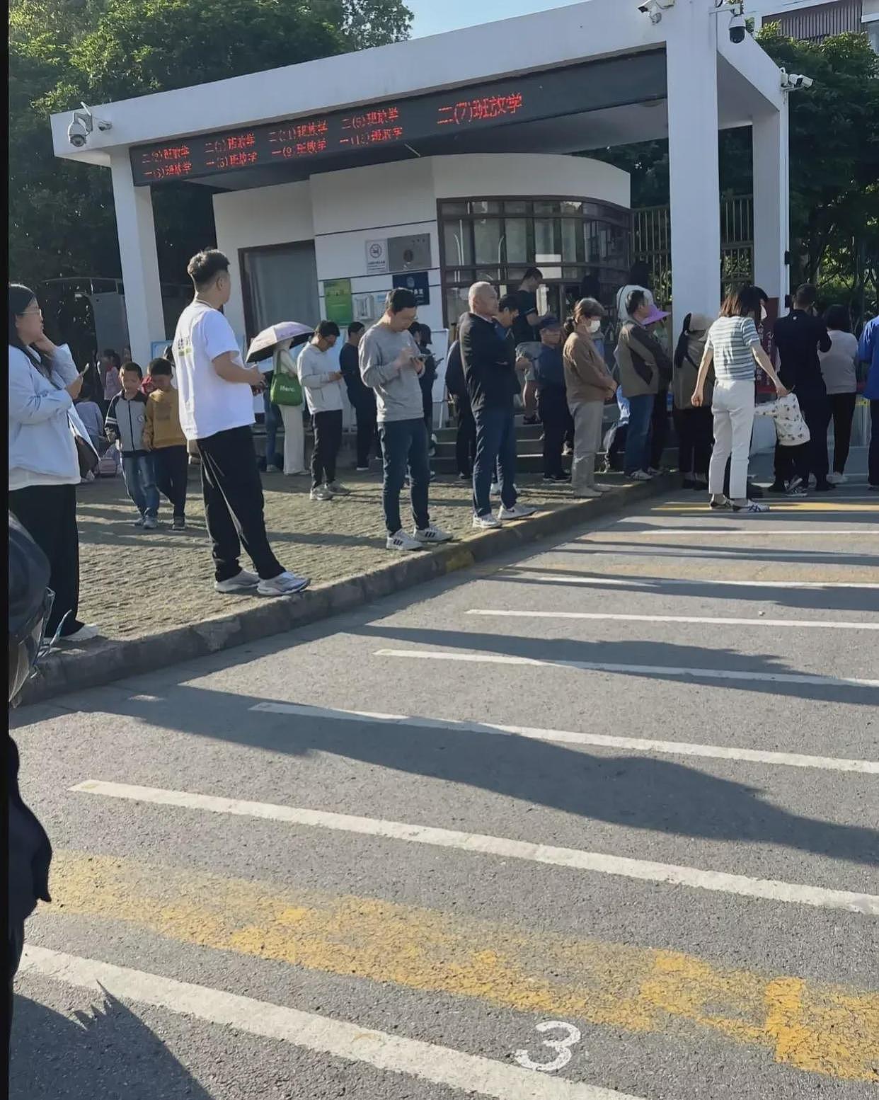 张雪峰复播,笑称“啥事没有”,反复提4个字,戳穿他的真实处境(组图) - 5