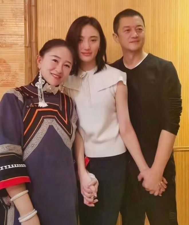 金喜爸爸撕碎李亚鹏体面,夏夏李嫣同父不同命,李嫣为父扭转乾坤(组图) - 1