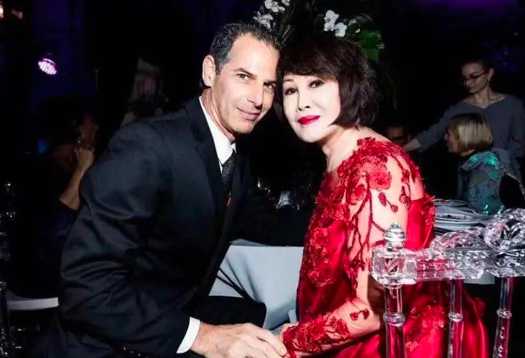 出售2亿豪宅,中国第一名媛近况曝光:已离婚,没孩子,热恋中(组图) - 47