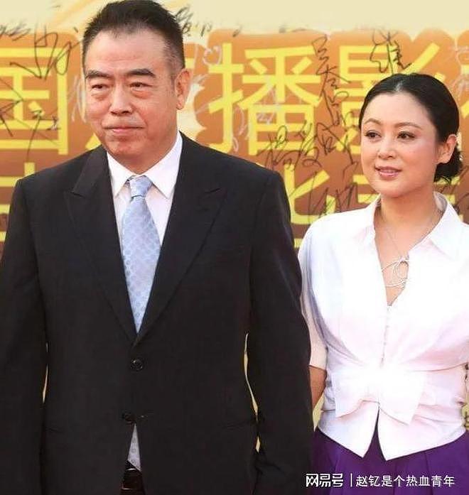 深扒之后才发现！倪萍的三婚丈夫杨亚洲，已经开始给全家人争光了（组图） - 5