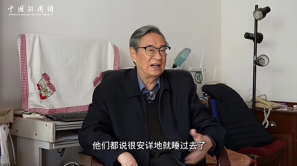 葛墨林回忆杨振宁生前最后时光:他9月已病危无法说话,翁帆用小白板写字与他交流(组图) - 10