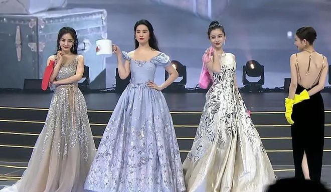 VOGUE大合照太势利：C位有人被骂德不配位，三大影后只能站角落（组图） - 20