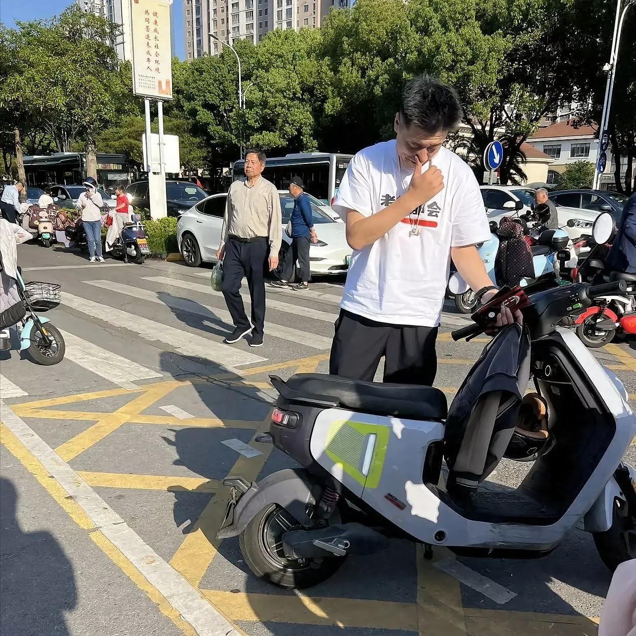 张雪峰复播,笑称“啥事没有”,反复提4个字,戳穿他的真实处境(组图) - 4
