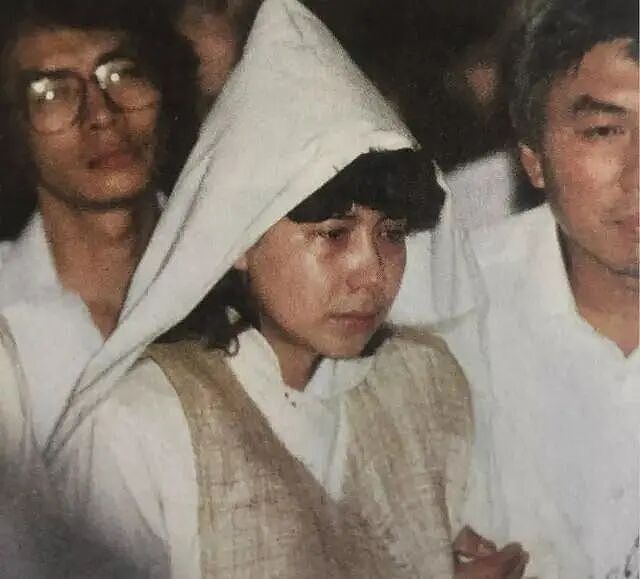 曝亡夫出轨真相？误把钟楚红当外遇上酒店捉奸，丈夫去世小三上灵堂挑衅，仍为亡夫诞女守寡40年？（组图） - 21