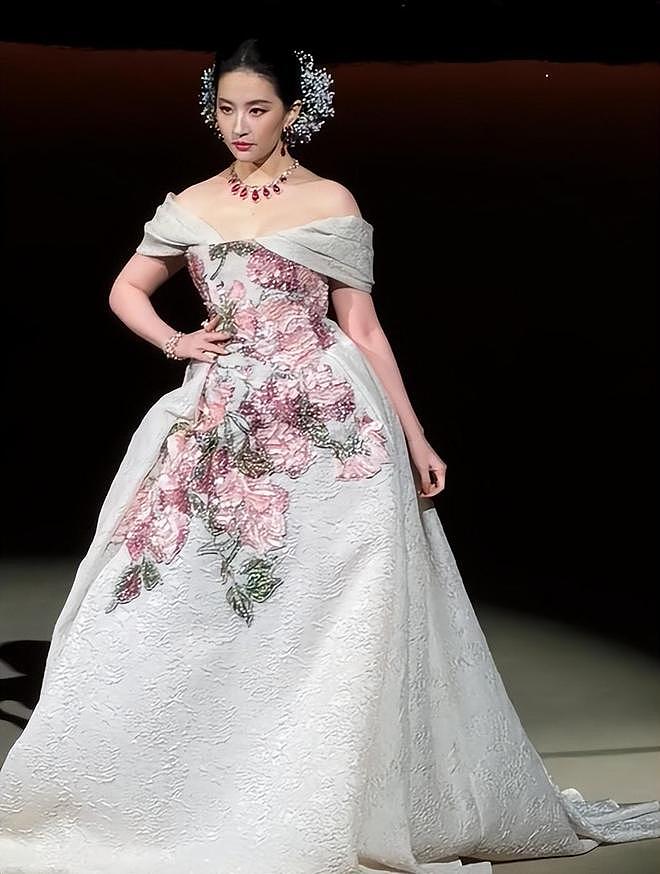 VOGUE大合照太势利：C位有人被骂德不配位，三大影后只能站角落（组图） - 6