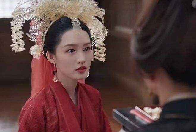 李沁VOGUE采访翻车！称赞马思纯性格纯真像男孩：没有女孩的磨叽（组图） - 13