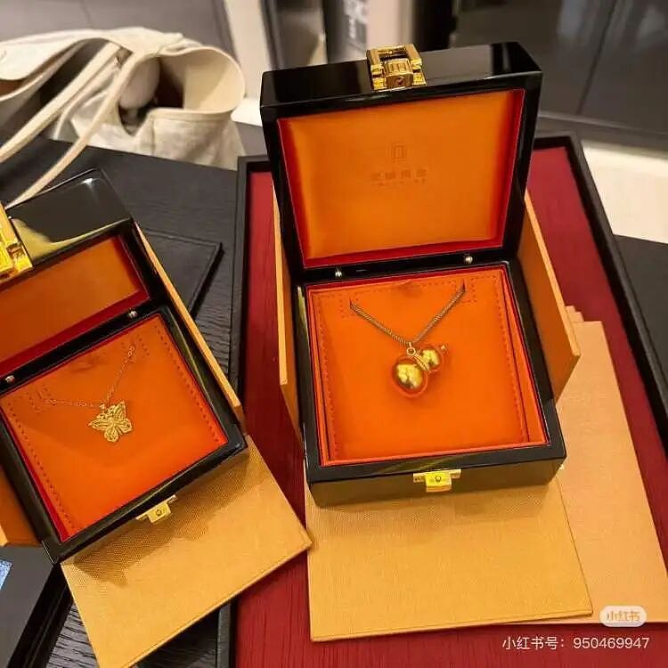 金价暴跌！上海人跑外地买金如“抢白菜”？有人凌晨去排队，现场大排长龙（组图） - 4