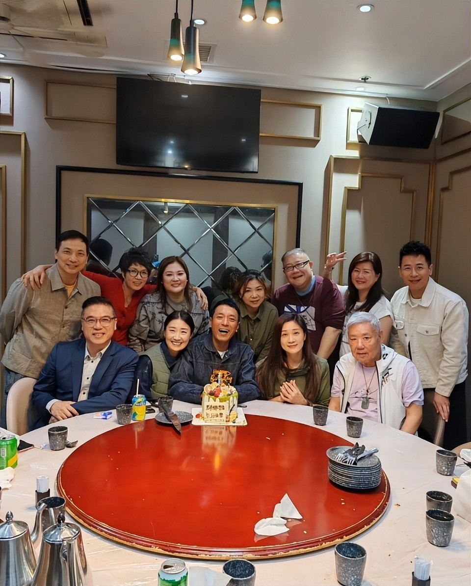 香港知名女星被指容颜突变憔悴,曾三度流产不孕,欲劝丈夫找二奶(组图) - 2