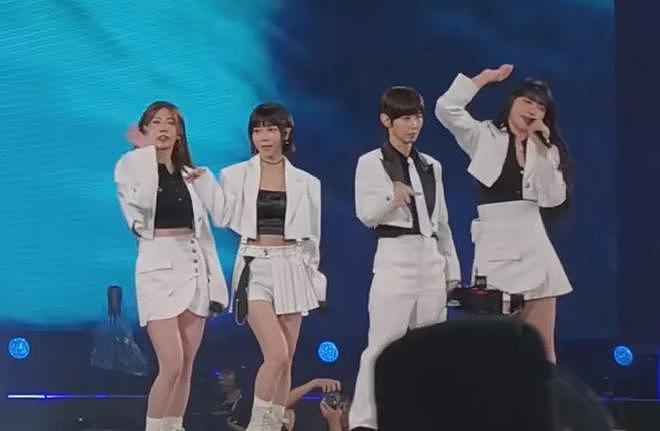 五月天力捧台独艺人惹争议!暖场演出歌迷无声抗议,阿信上台卖惨(组图) - 15