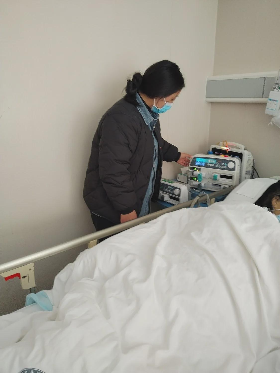 00后入局养老：应聘学历逐渐提高为本科，月薪可达1万元，被老人像亲孙子一样对待（组图） - 3