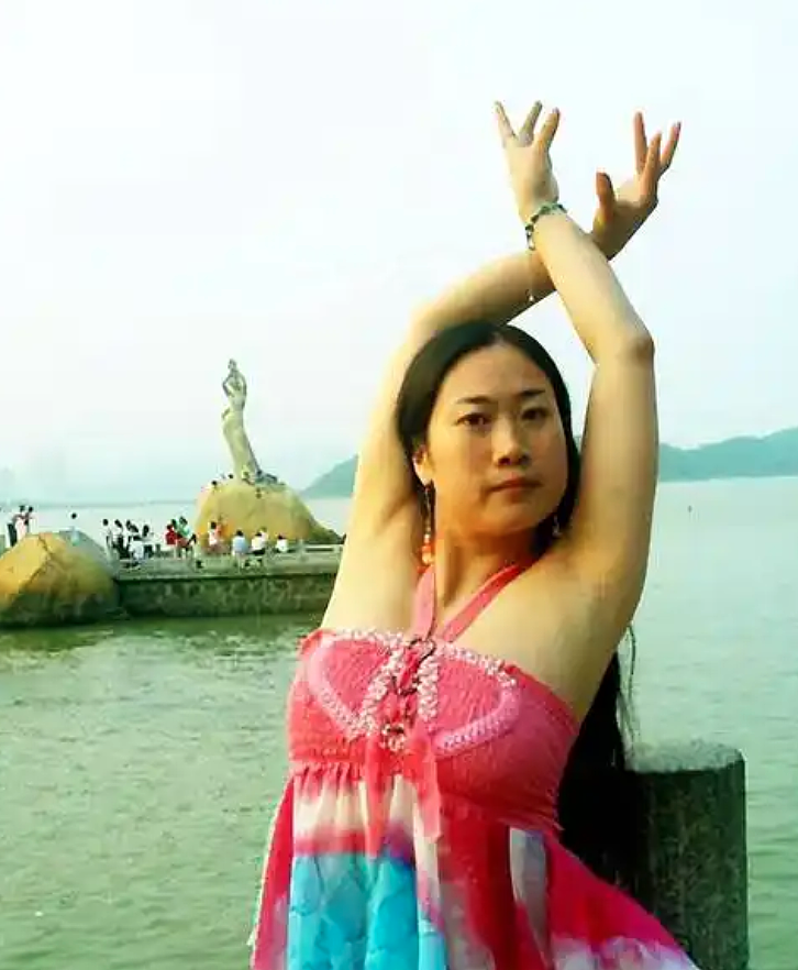 消失多年的“芙蓉姐姐”，从全民嘲讽到身家过亿，她到底经历了什么？（组图） - 5