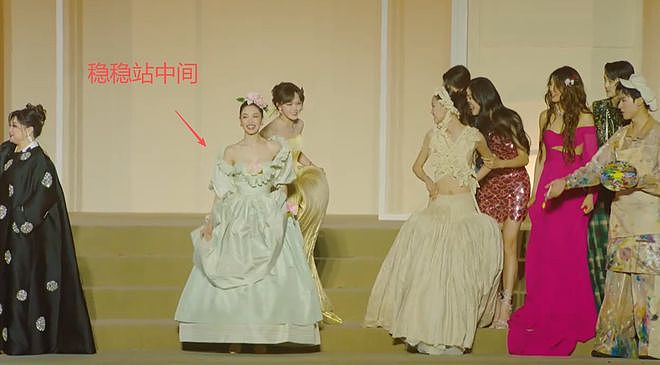 钟楚曦过往争议被扒，对苗苗黑脸、戛纳霸占楼梯，一进圈就有野心（组图） - 4