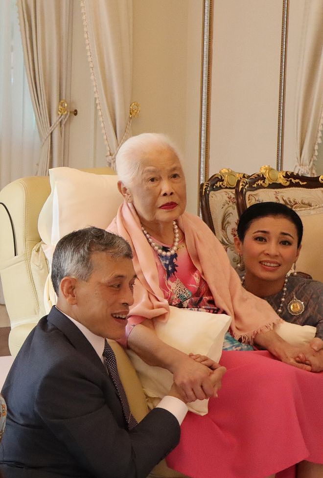 泰国王太后诗丽吉逝世享年93岁，普密蓬时代终结，后宫恐更加混乱（组图） - 2