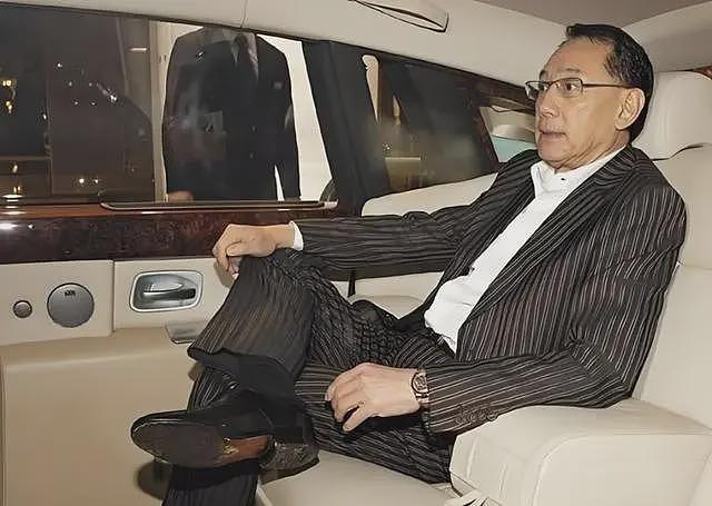 166亿债务压顶，照摆21桌晚宴请圈内人撑场，杨受成此举有心机（组图） - 19