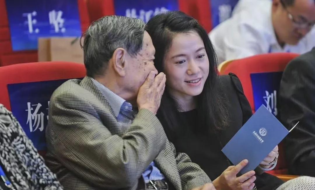翁帆泪别杨振宁，一场被质疑20年的“智性恋”（组图） - 11