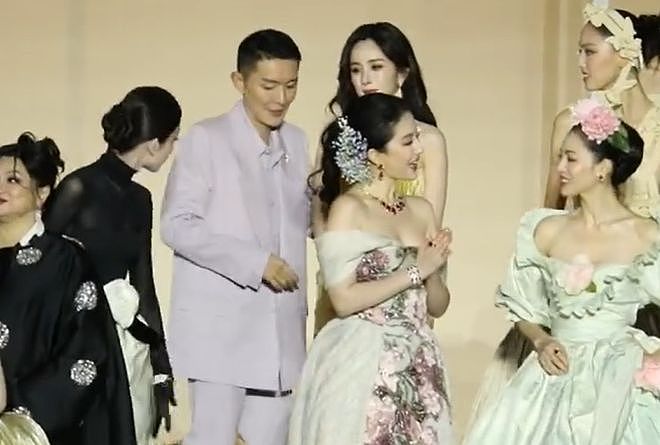 面相变了！看活动上“挂脸”的杨幂，才懂林永健对她的评价（组图） - 7
