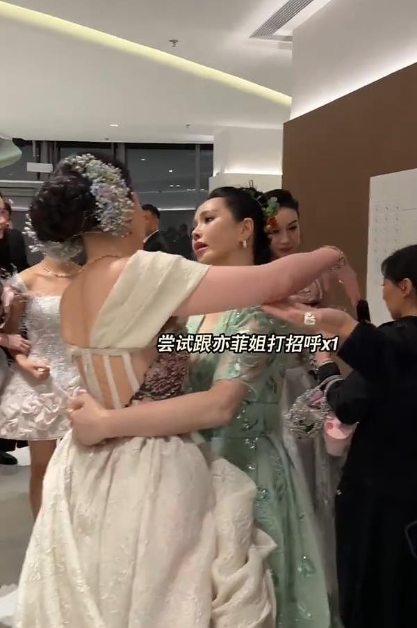 伊能静儿子恩利见到刘亦菲后,主动上前热情拥抱(组图) - 3